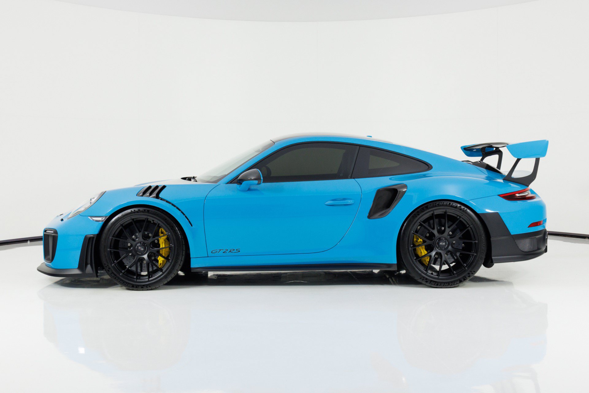 Used 2018 Porsche 911 GT2 RS RWD image 6