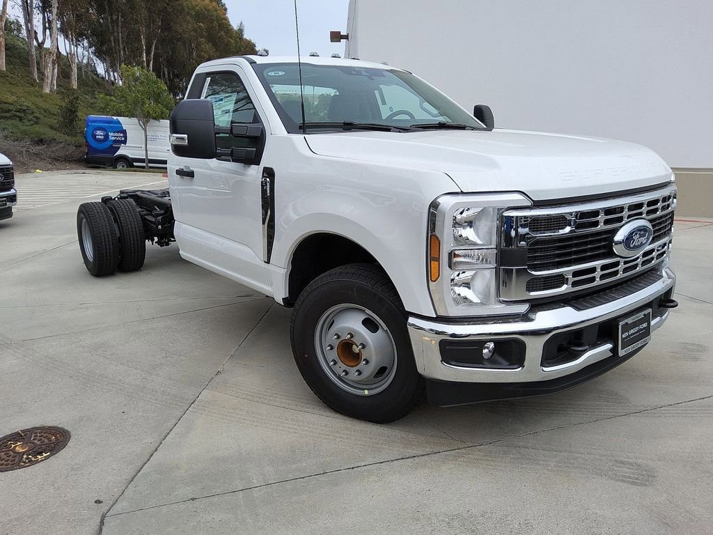 New 2026 Ford F350 XL w/ XL Chrome Package image 4