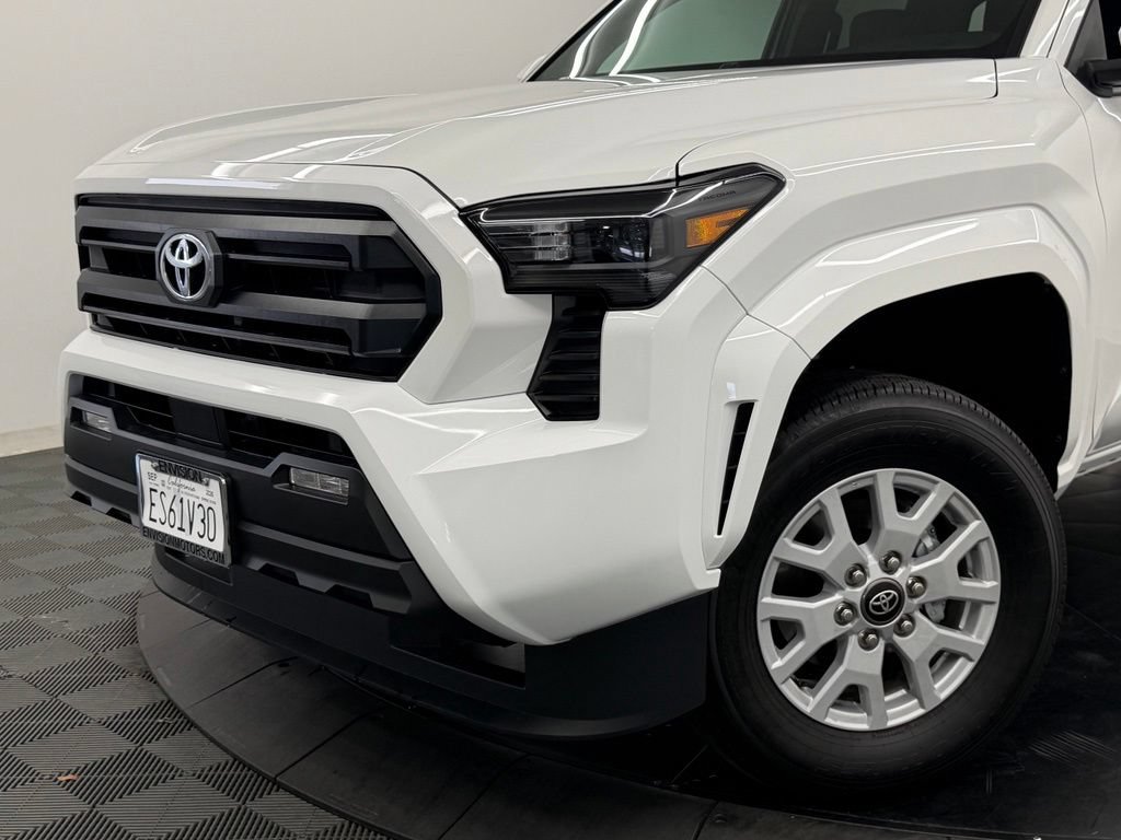 Used 2026 Toyota Tacoma SR5 AWD/4WD image 4