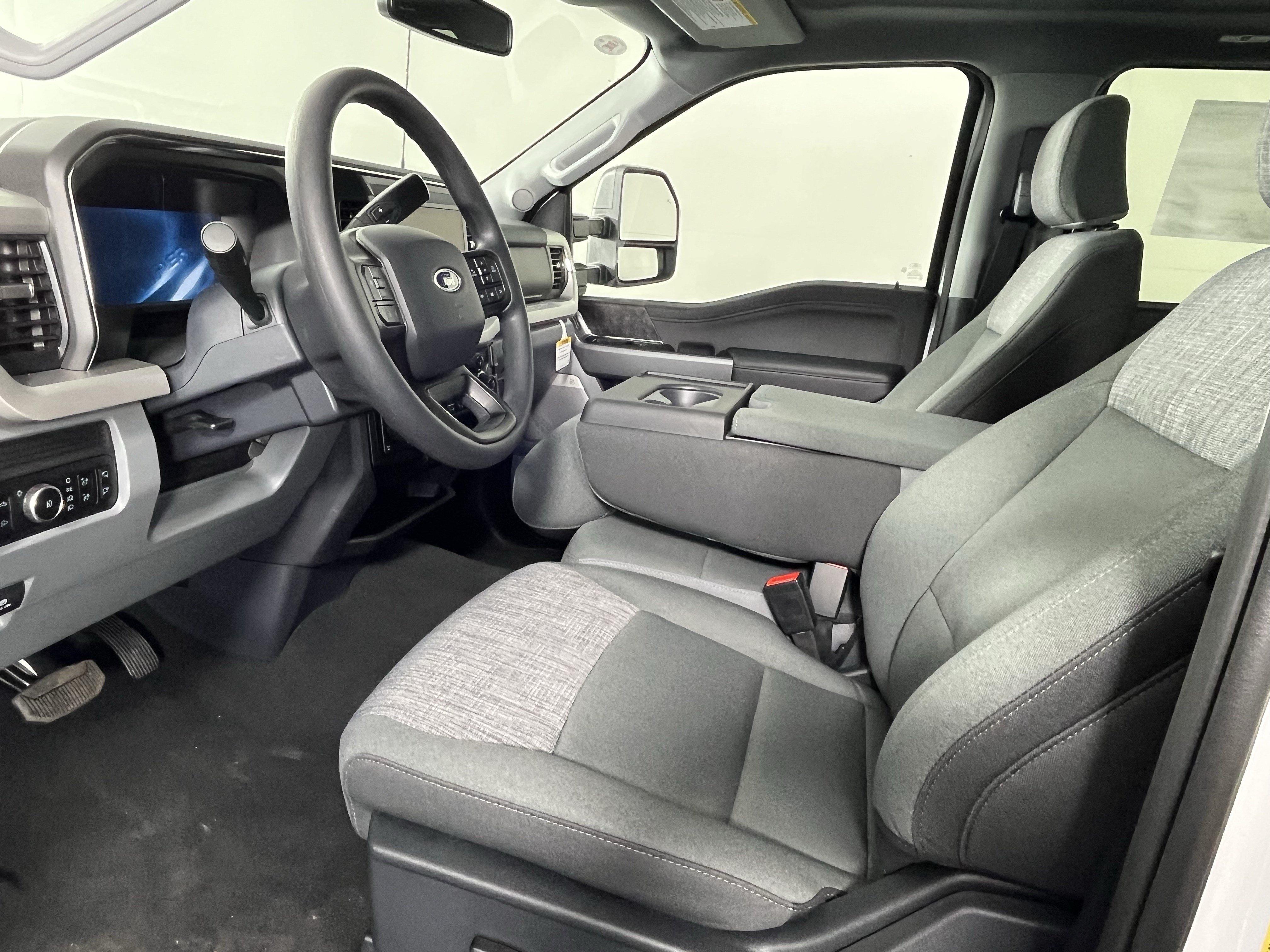 New 2026 Ford F350 XLT w/ XLT Premium Package AWD/4WD image 9