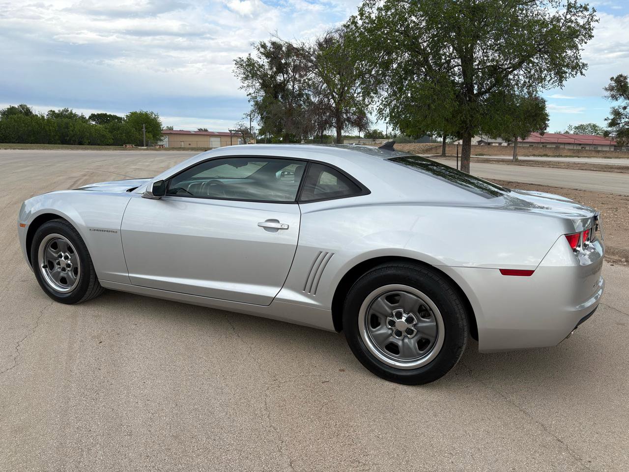 Used 2010 Chevrolet Camaro LS RWD image 6