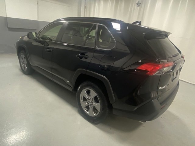 Used 2022 Toyota RAV4 LE image 2