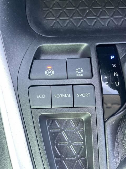 Used 2020 Toyota RAV4 LE FWD image 40