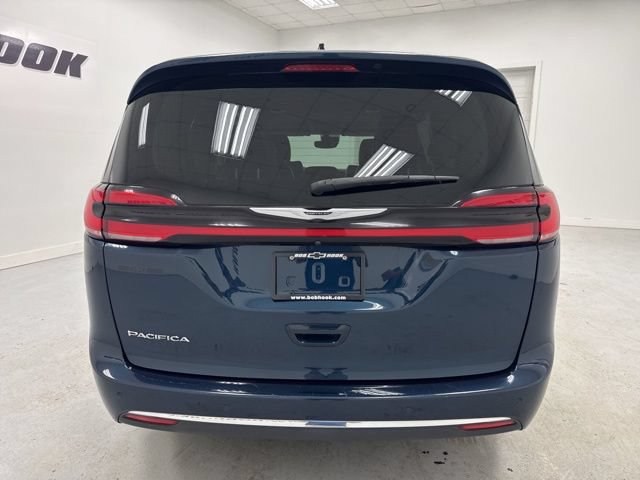 Used 2023 Chrysler Pacifica Touring-L FWD image 6