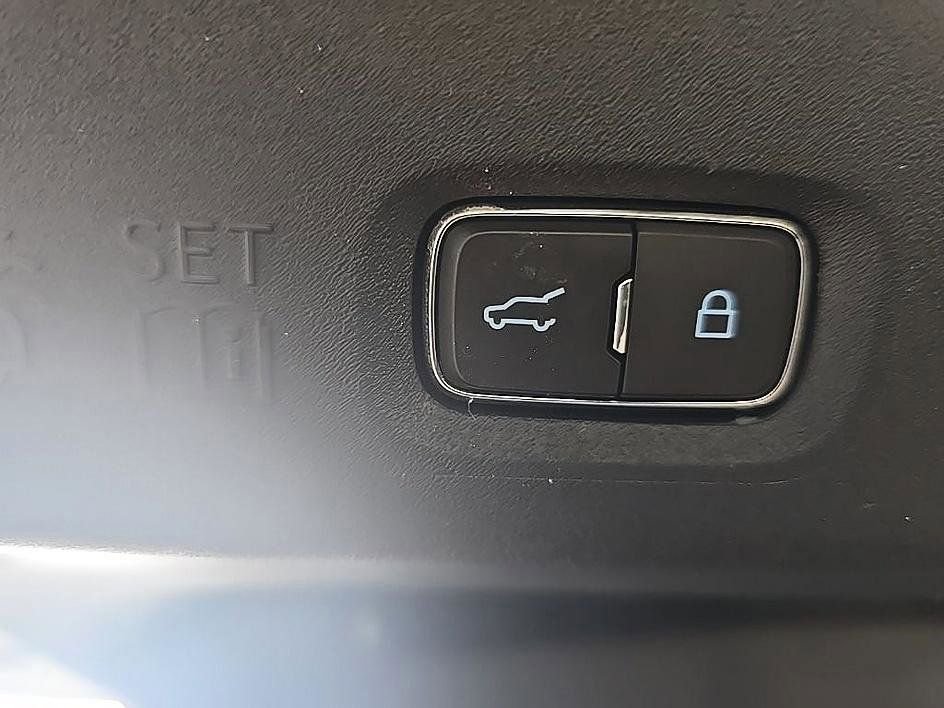 Used 2025 Ford Expedition Active image 36