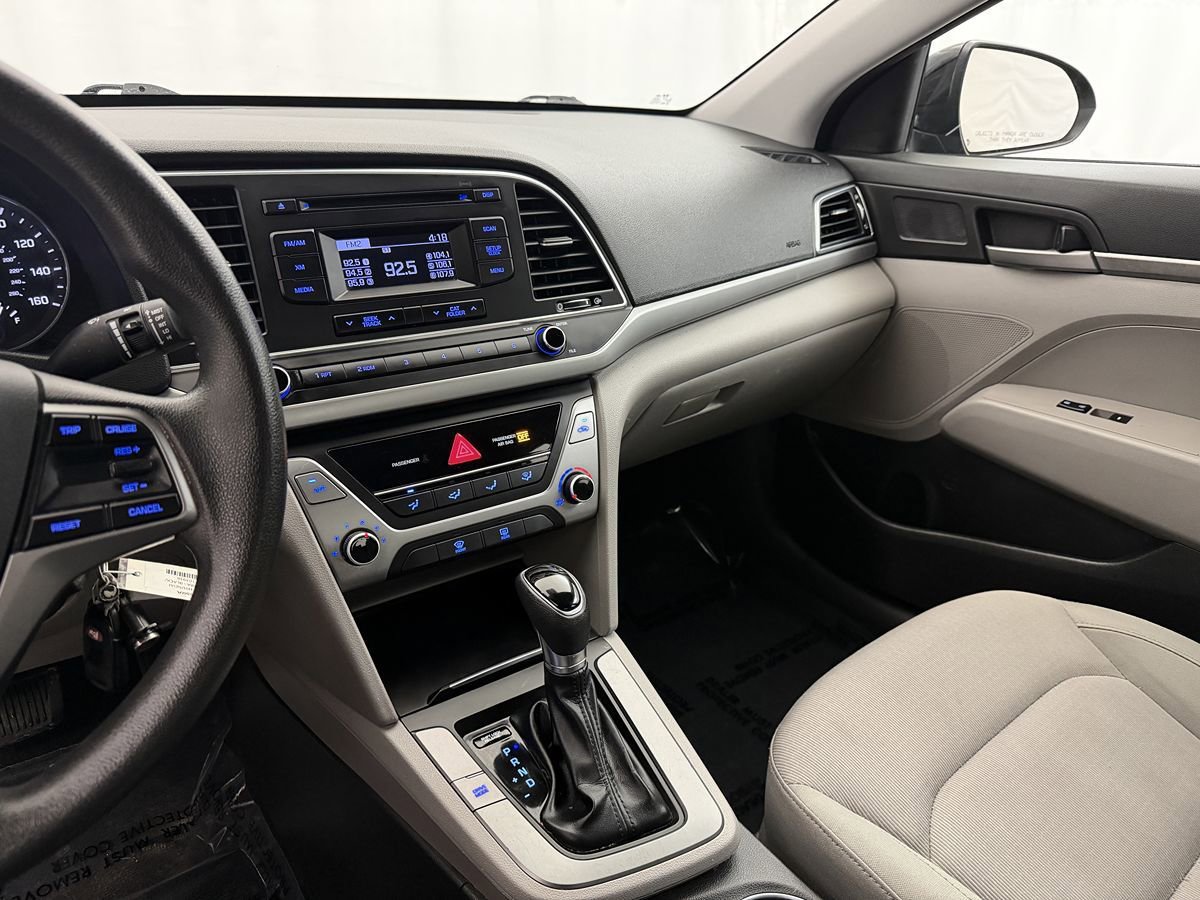Used 2017 Hyundai Elantra SE FWD image 11