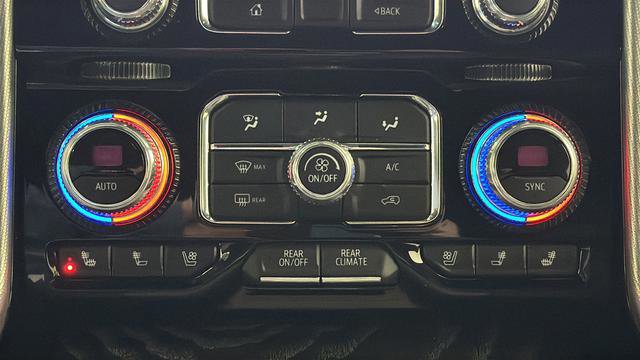 Used 2021 GMC Yukon Denali w/ Denali Premium Package image 18