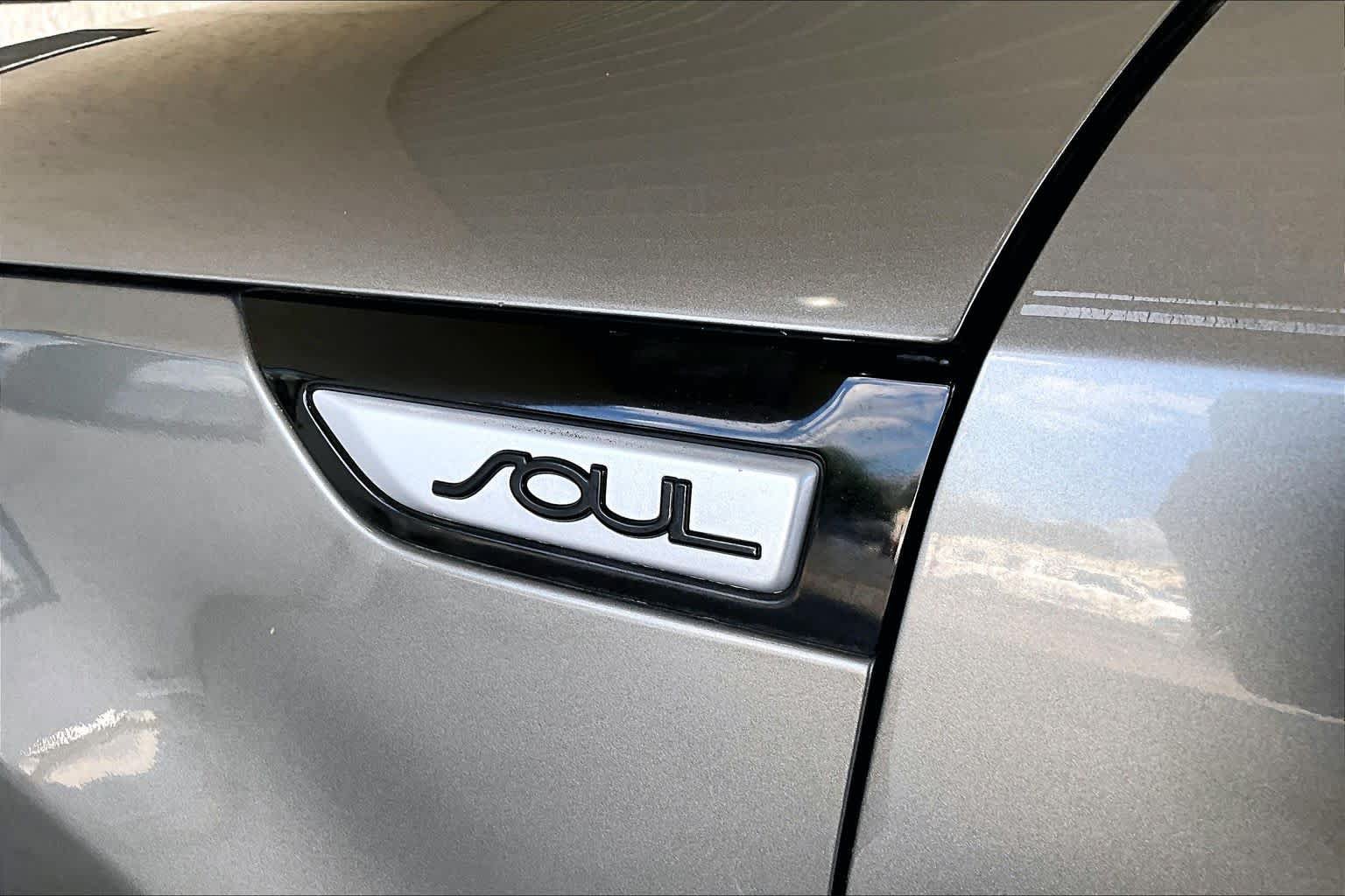 Used 2015 Kia Soul FWD image 9