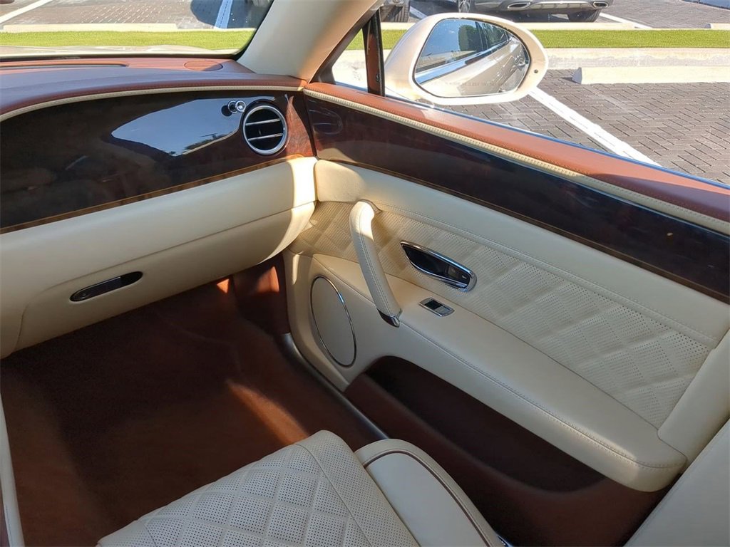 Used 2018 Bentley Flying Spur W12 image 17