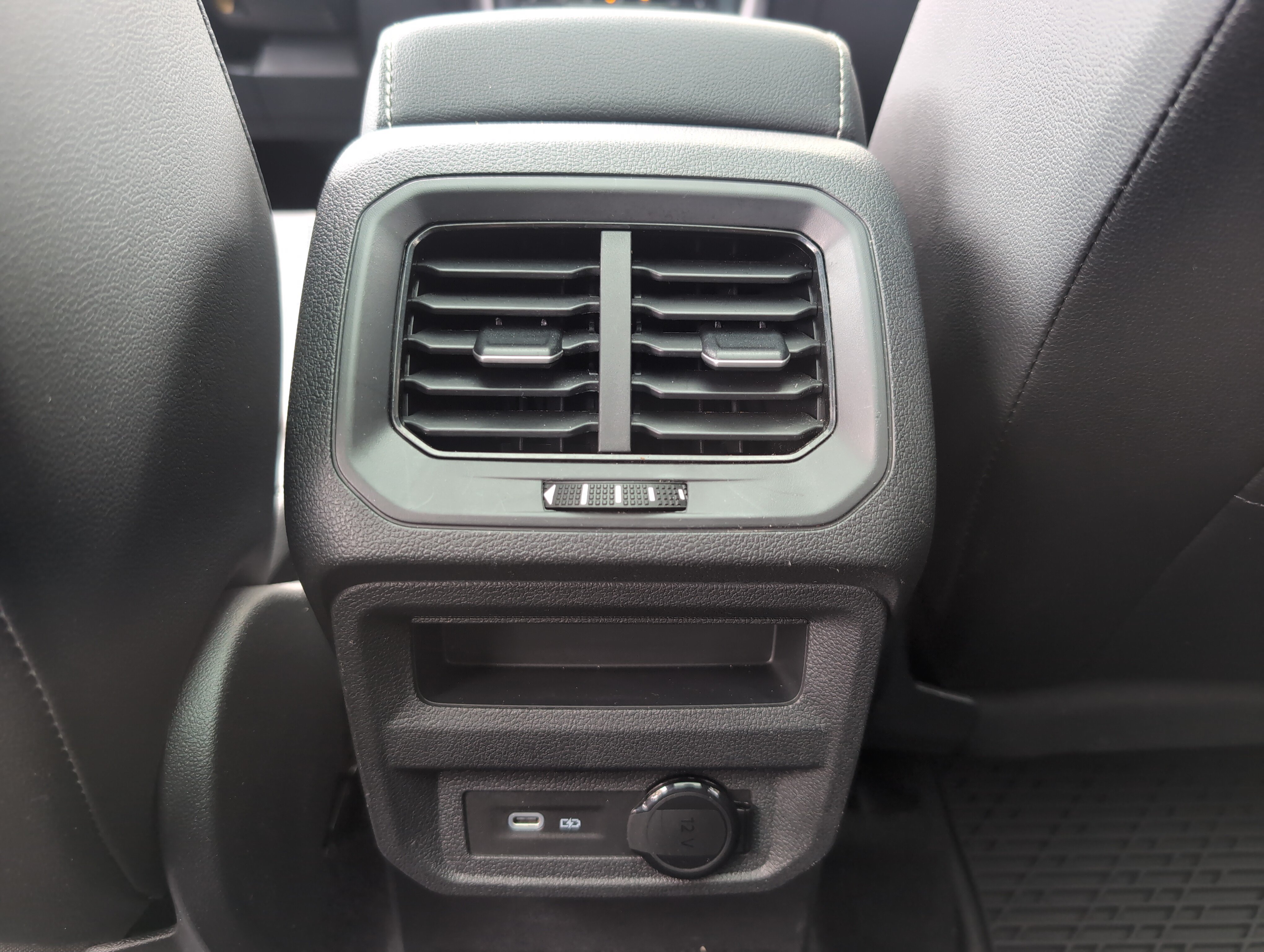 Used 2024 Volkswagen Tiguan SE R-Line FWD image 36