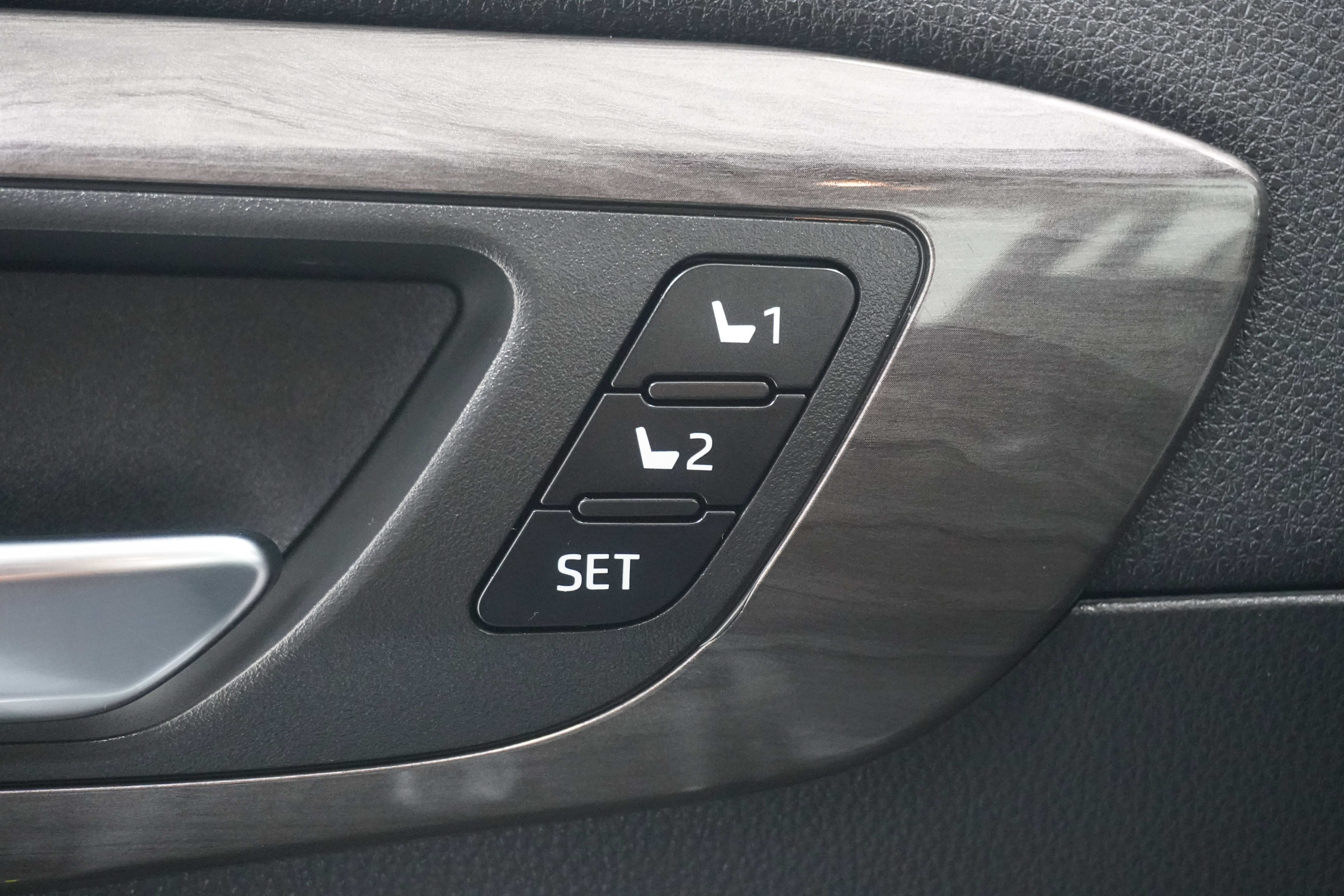 Used 2022 Toyota Highlander Limited image 16