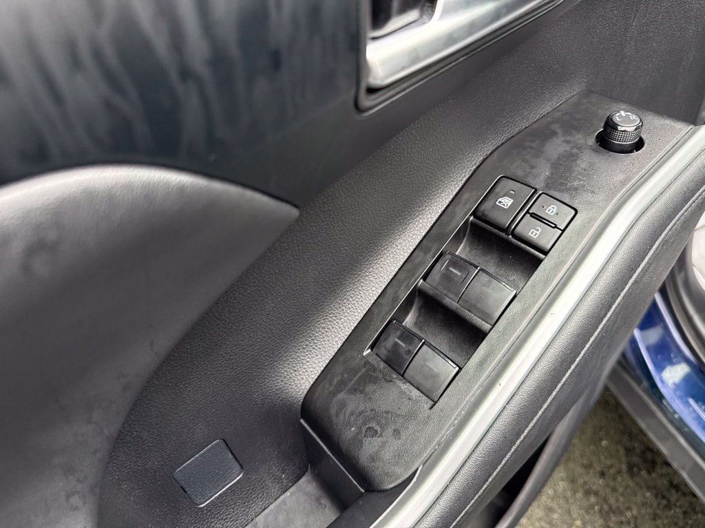 Used 2023 Toyota Highlander L AWD/4WD image 30