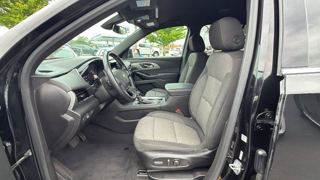 Used 2023 Chevrolet Traverse LT FWD image 32