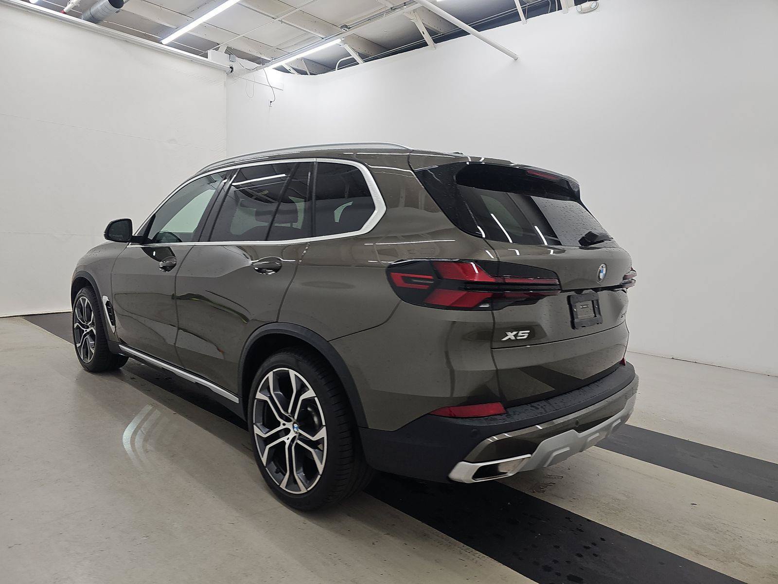 Certified 2026 BMW X5 xDrive40i AWD/4WD image 4