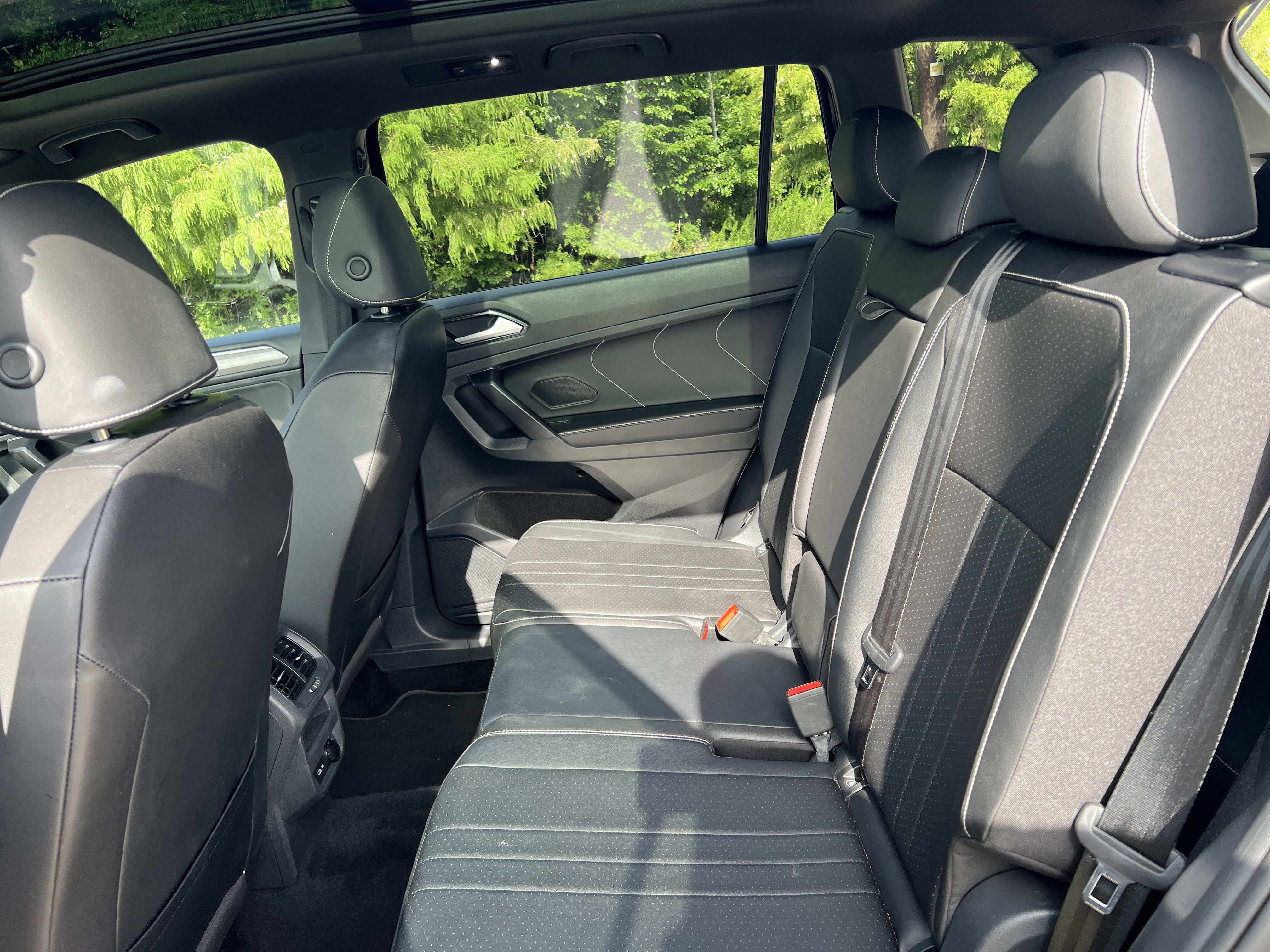 Certified 2023 Volkswagen Tiguan SE R-Line FWD image 28