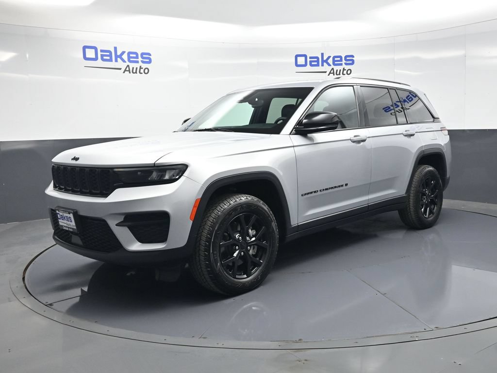 Used 2024 Jeep Grand Cherokee Altitude RWD image 3