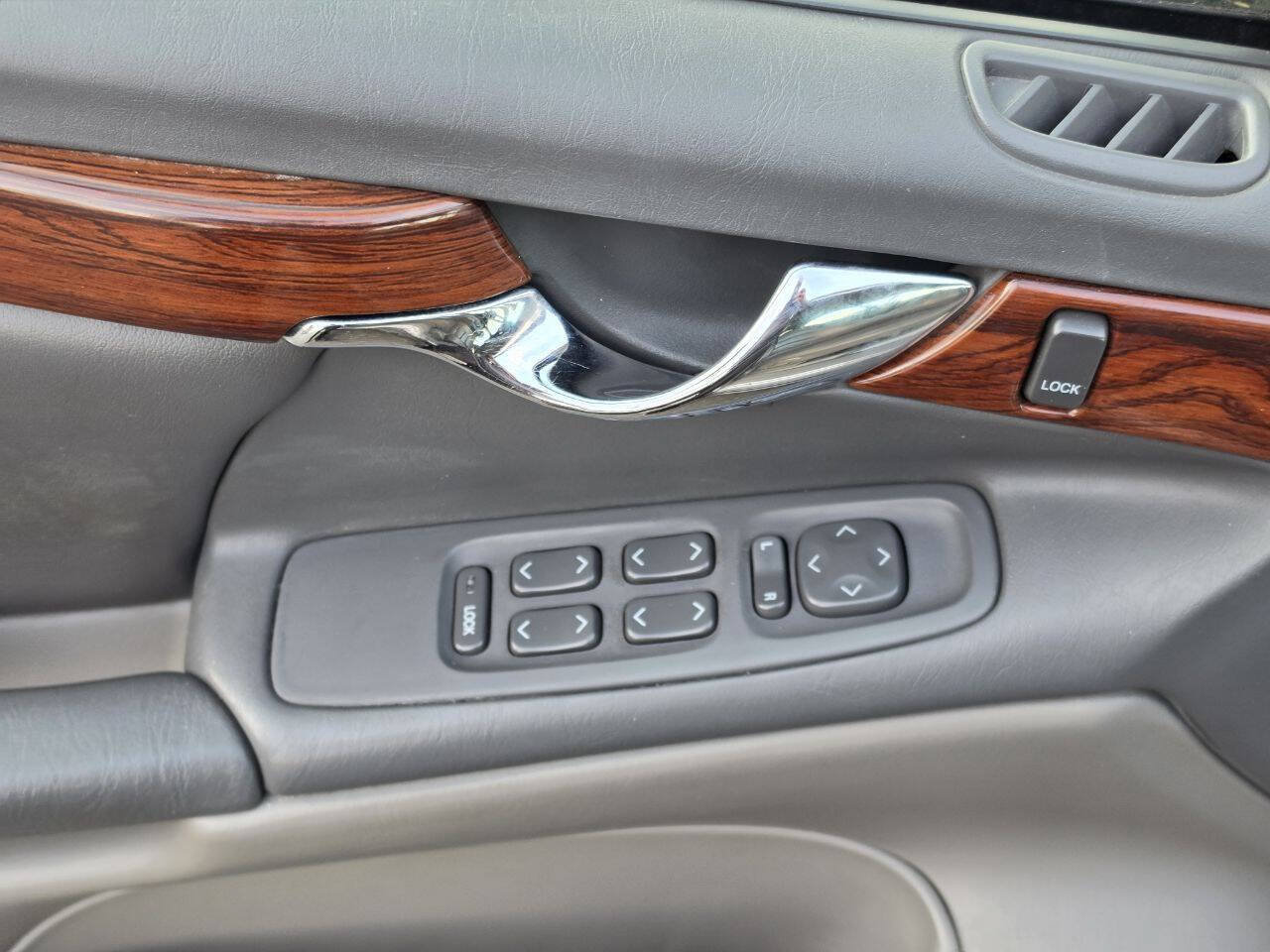 Used 2000 Cadillac De Ville FWD image 26