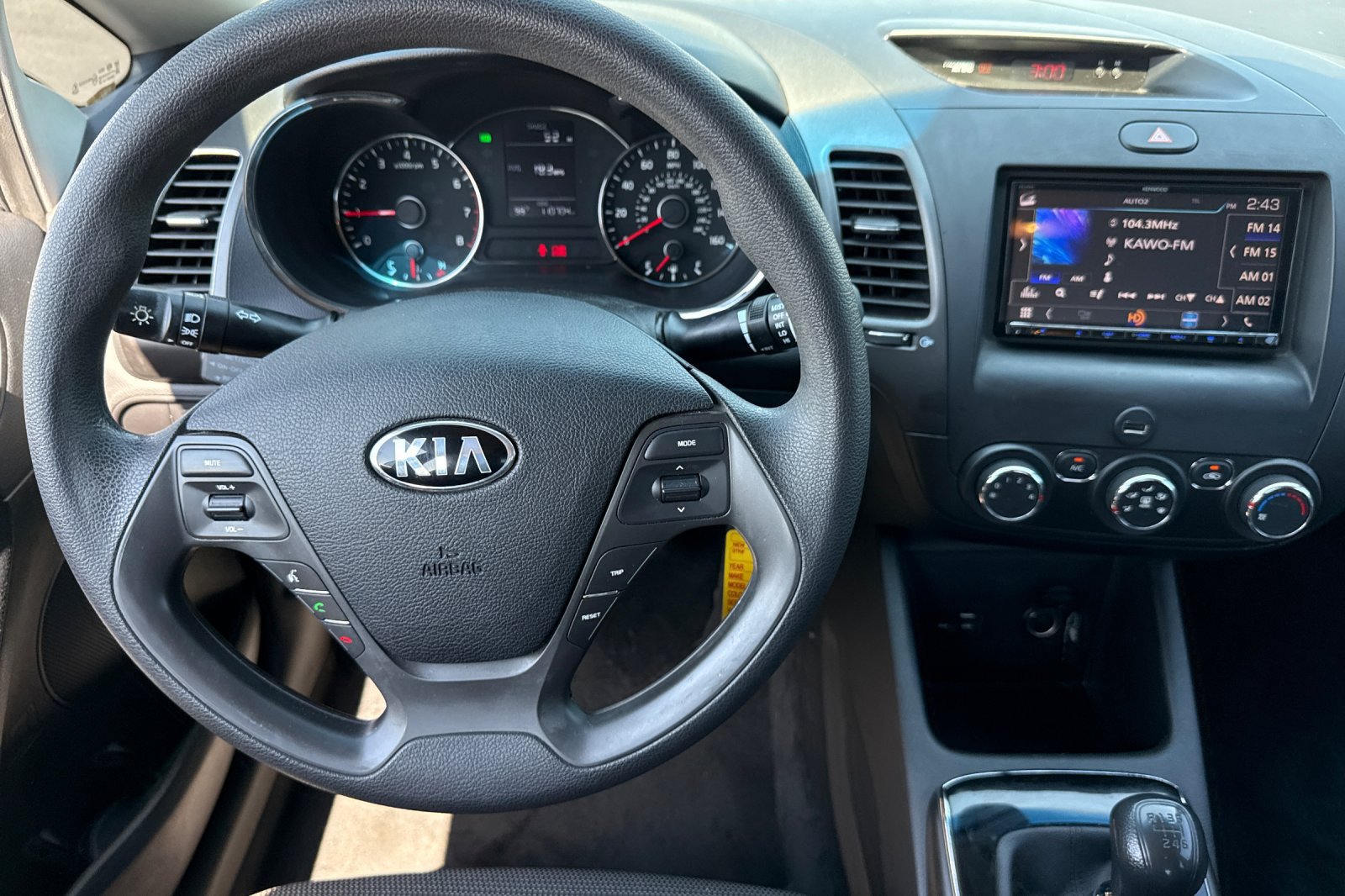 Used 2017 Kia Forte LX FWD image 15