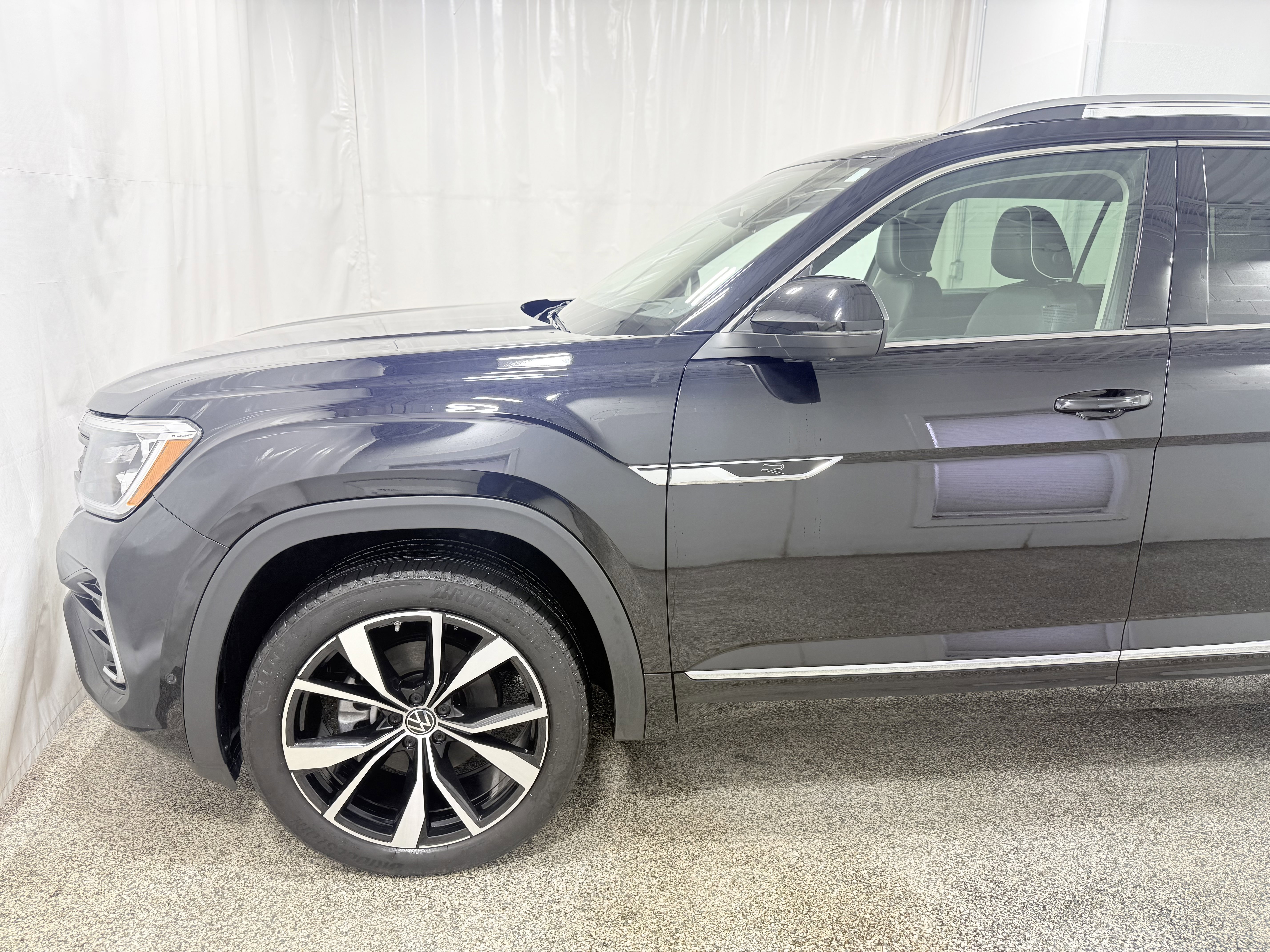 Used 2024 Volkswagen Atlas SEL Premium R-Line image 4
