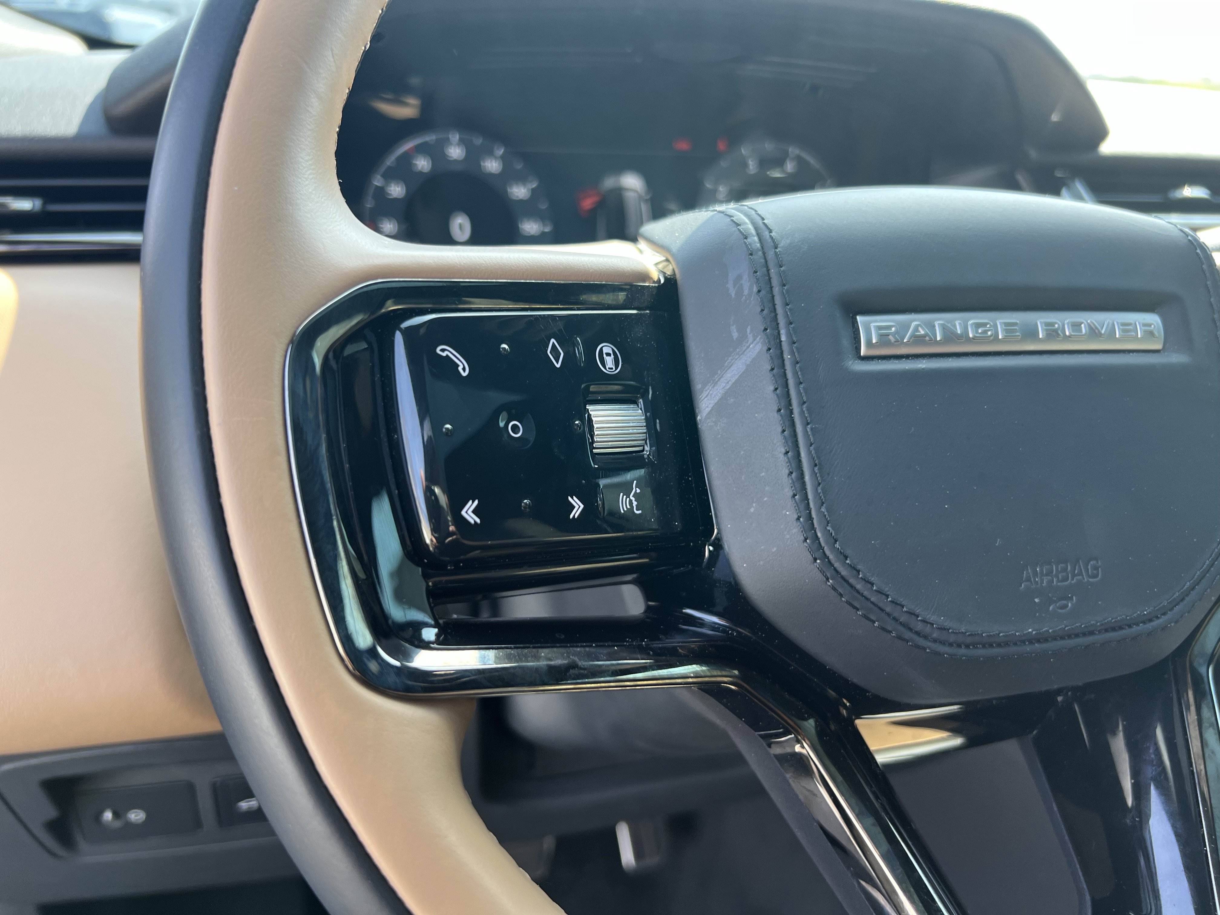 Certified 2025 Land Rover Range Rover Velar Dynamic HSE AWD/4WD image 20