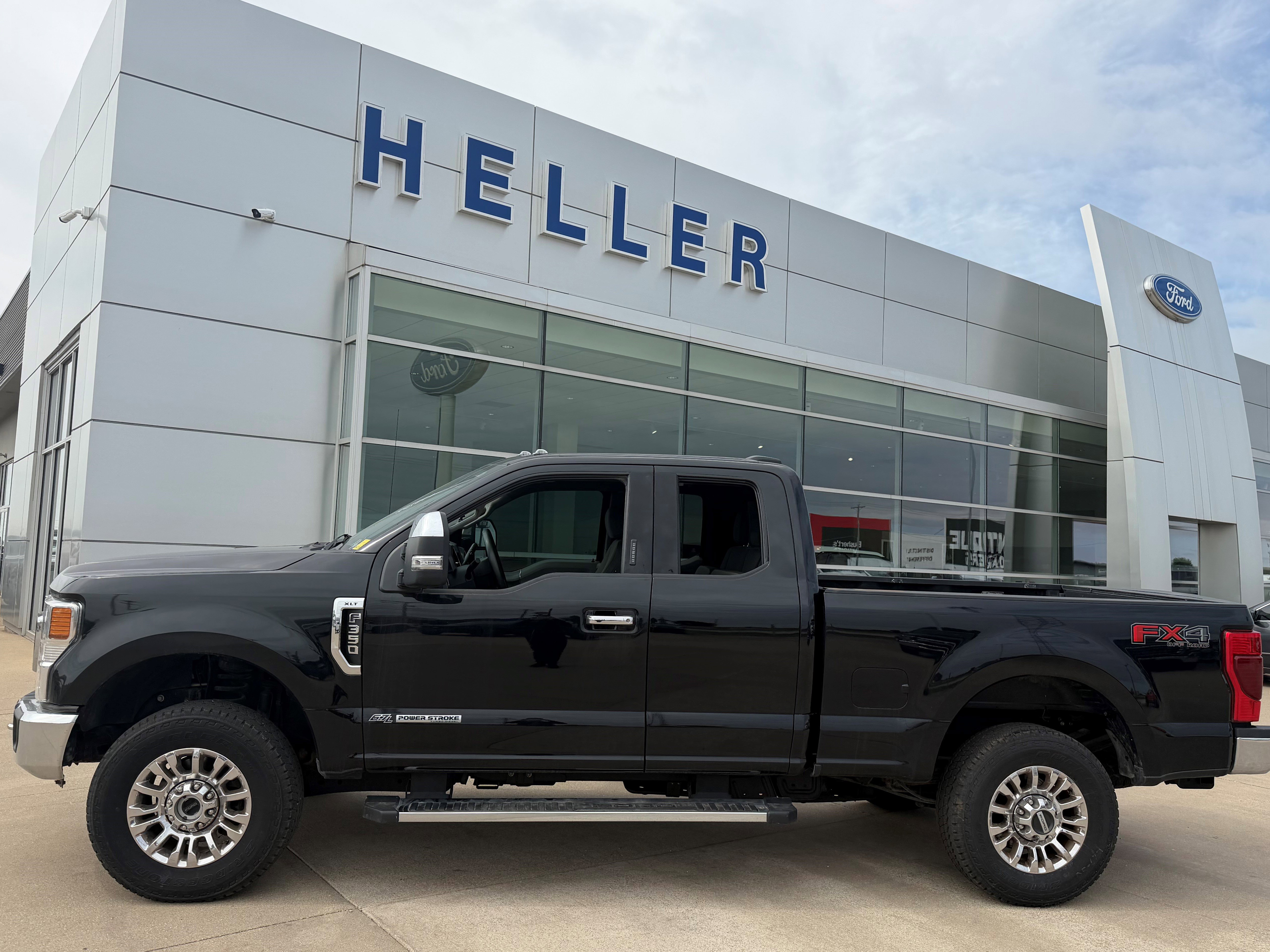 Used 2021 Ford F350 XLT w/ XLT Premium Package AWD/4WD image 3