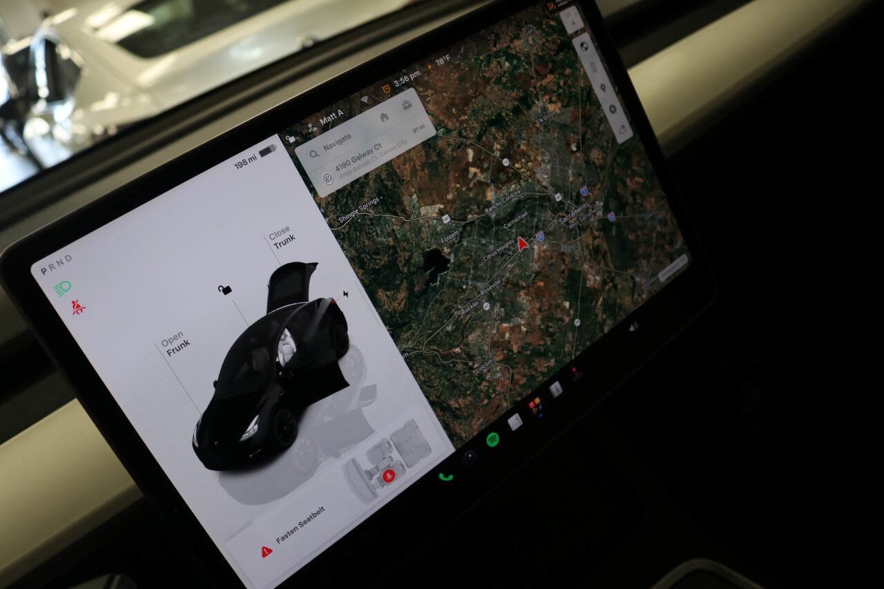 Used 2023 Tesla Model Y Long Range AWD/4WD image 25