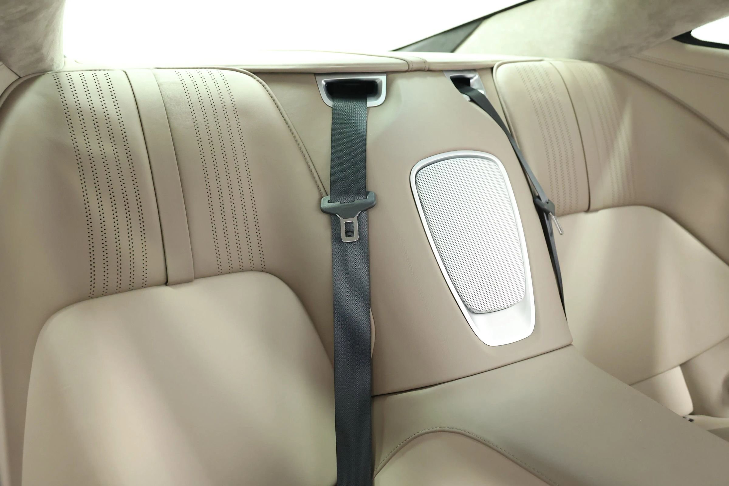 Used 2018 Aston Martin DB11 Coupe image 60