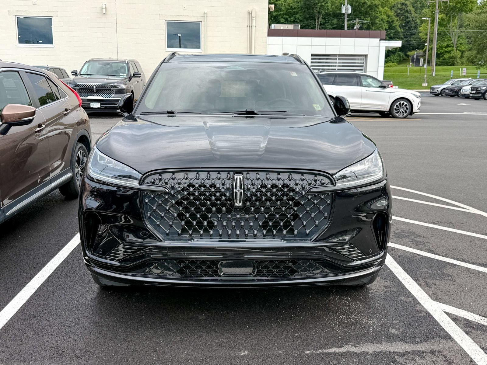 Certified 2025 Lincoln Aviator Reserve w/ Jet Appearance Package AWD/4WD image 2