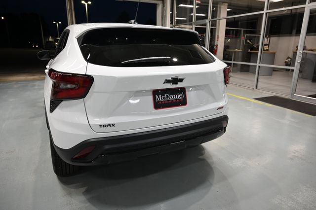 New 2026 Chevrolet Trax RS w/ Sunroof Package FWD image 6