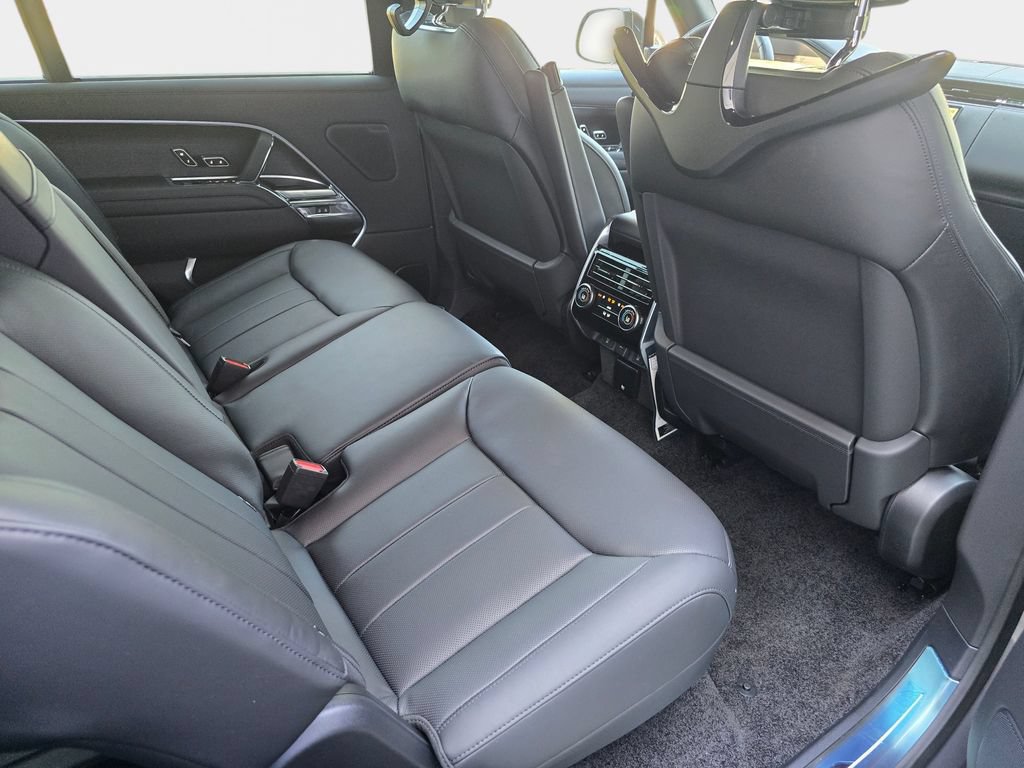 New 2026 Land Rover Range Rover Long Wheelbase SE AWD/4WD image 11