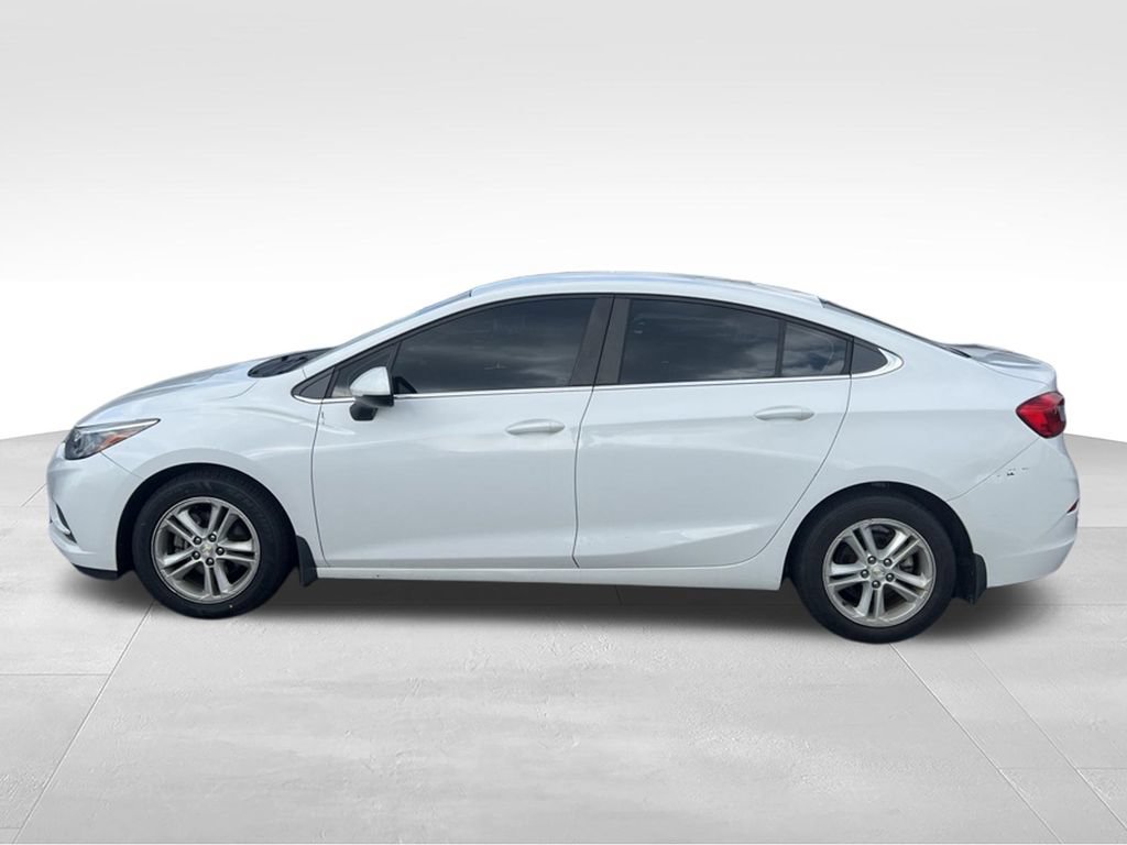 Used 2018 Chevrolet Cruze LT FWD image 3