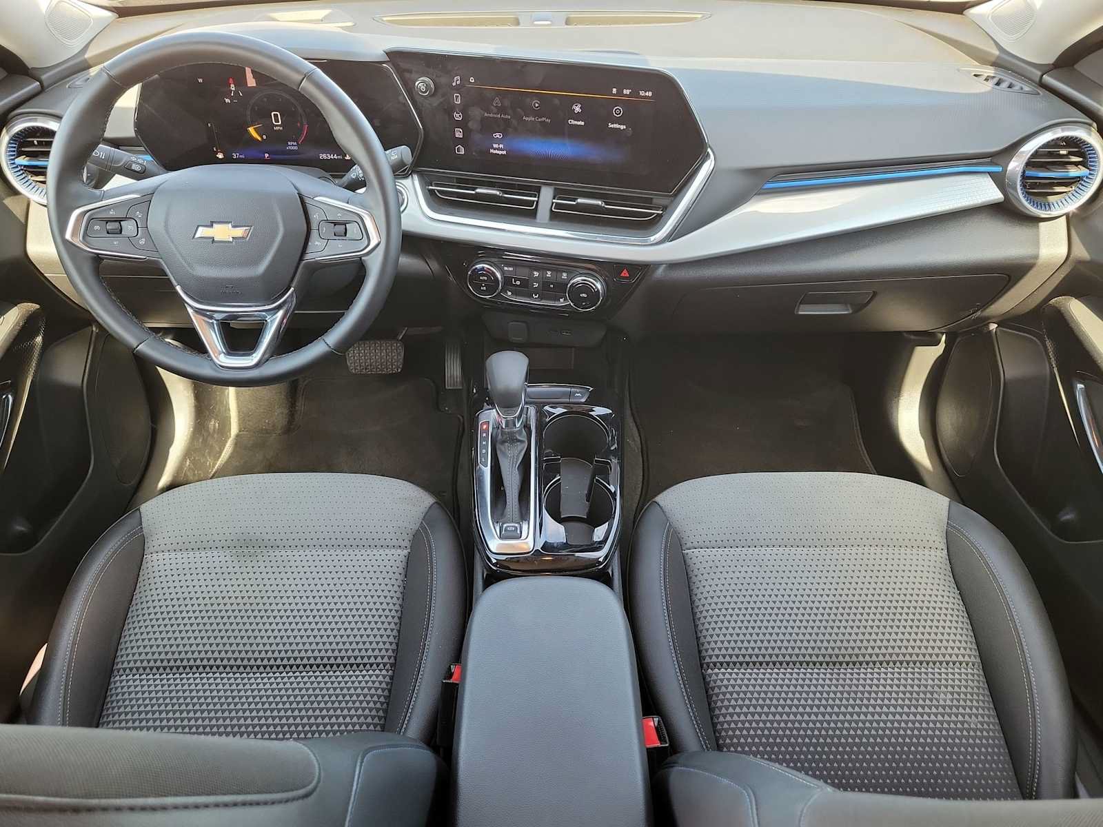 Used 2025 Chevrolet Trax LT w/ LT Convenience Package FWD image 14