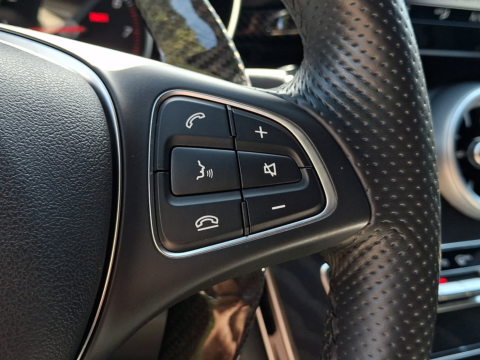 Used 2018 Mercedes-Benz GLC 300 4MATIC image 21