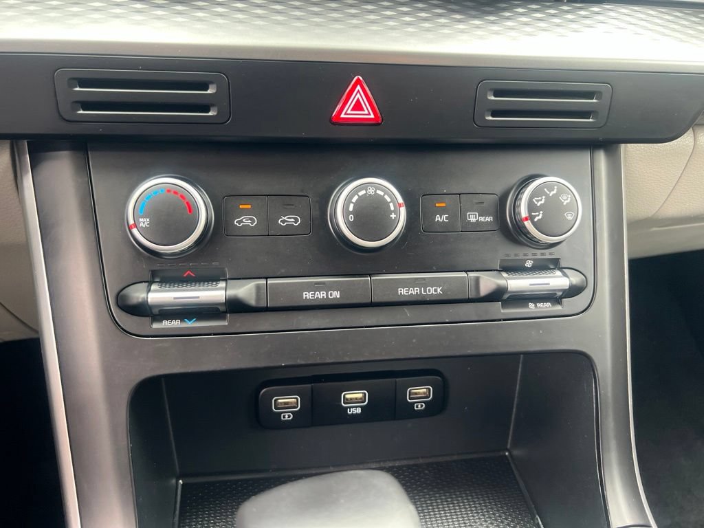 Certified 2022 Kia Carnival LX FWD image 48