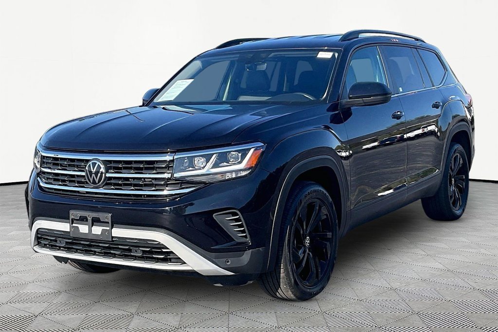 Used 2023 Volkswagen Atlas SE w/ Black Wheel Package