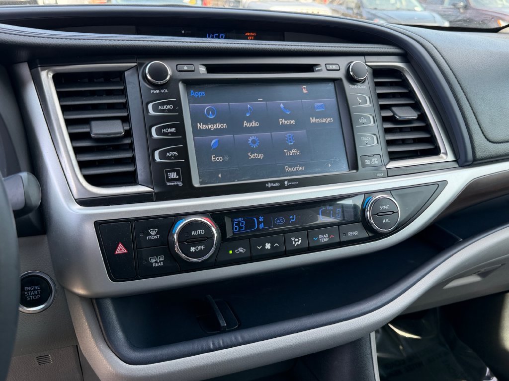 Used 2015 Toyota Highlander Limited w/ Driver Technology Package AWD/4WD image 24
