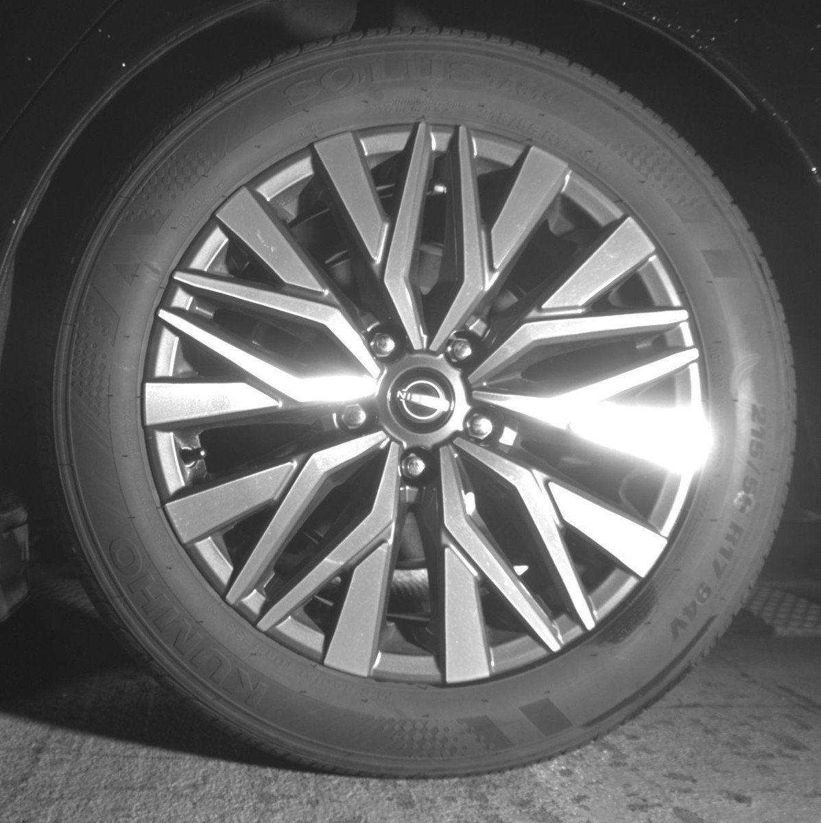 Used 2025 Nissan Altima 2.5 SV FWD image 14