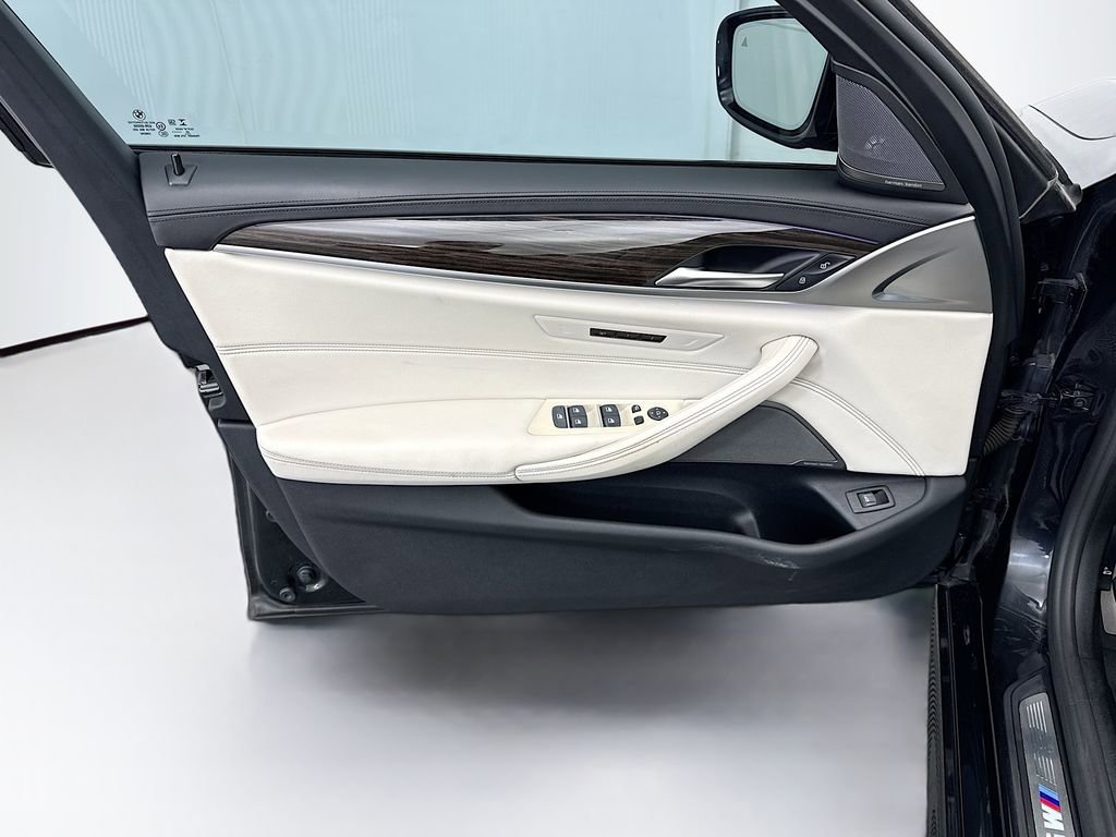 Used 2021 BMW M550i xDrive w/ Premium Package image 23