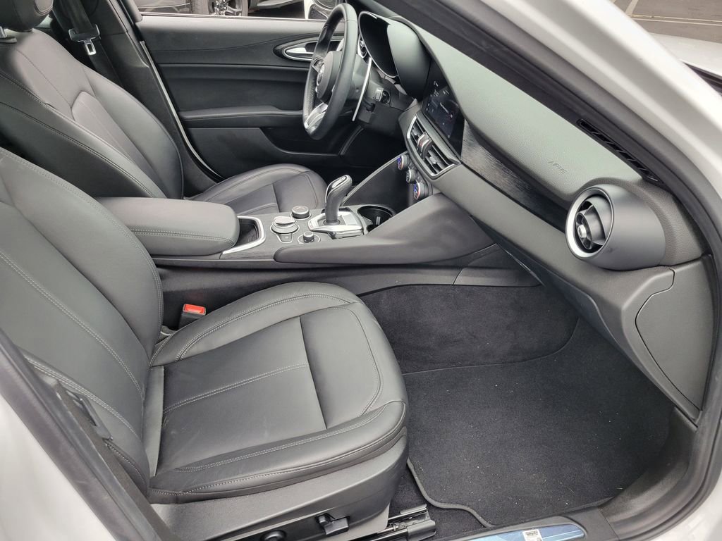 Used 2024 Alfa Romeo Giulia Sprint image 17