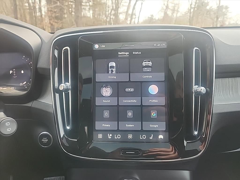 Certified 2025 Volvo XC40 B5 Core AWD/4WD image 18