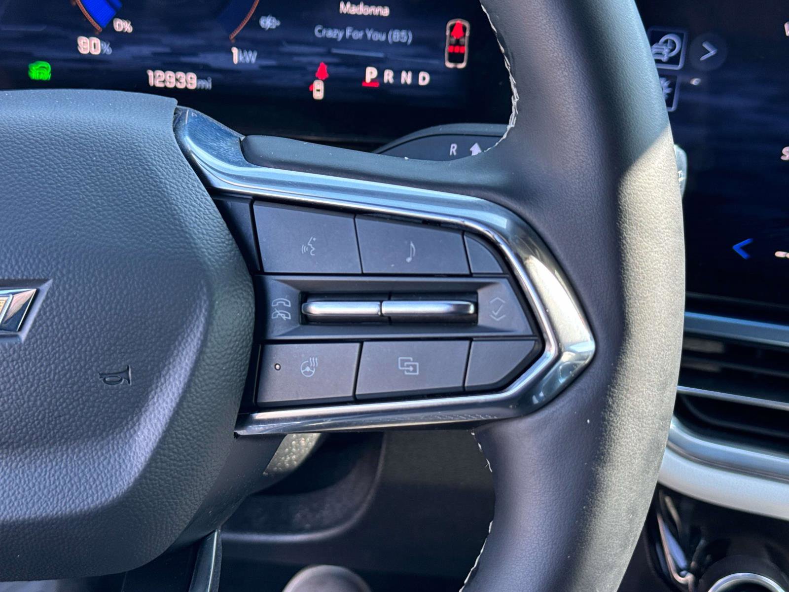 Certified 2025 Chevrolet Equinox EV LT w/ Convenience Package FWD image 8