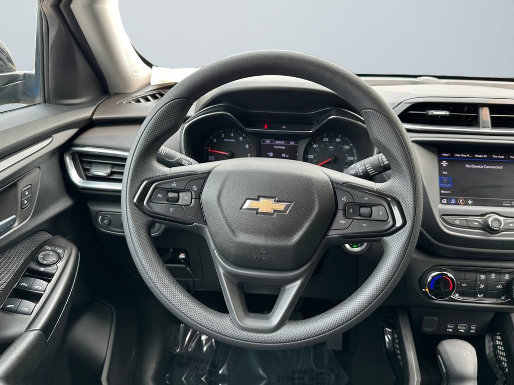 Used 2023 Chevrolet TrailBlazer LT AWD/4WD image 12