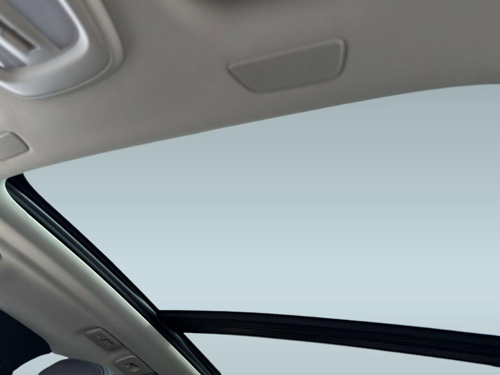 Certified 2023 Volvo XC60 B5 Plus w/ Climate Package image 16