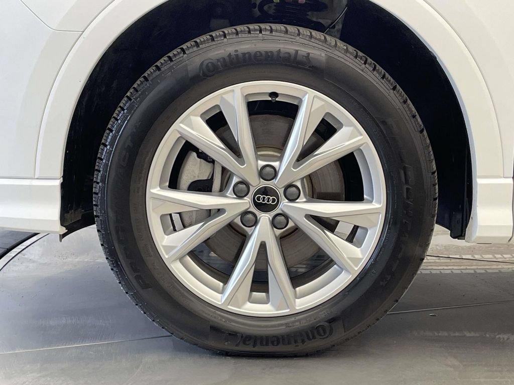 Certified 2025 Audi Q3 2.0T Premium w/ Convenience Package AWD/4WD image 11
