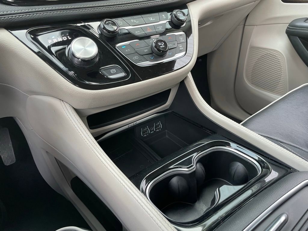 Used 2024 Chrysler Pacifica Limited image 21