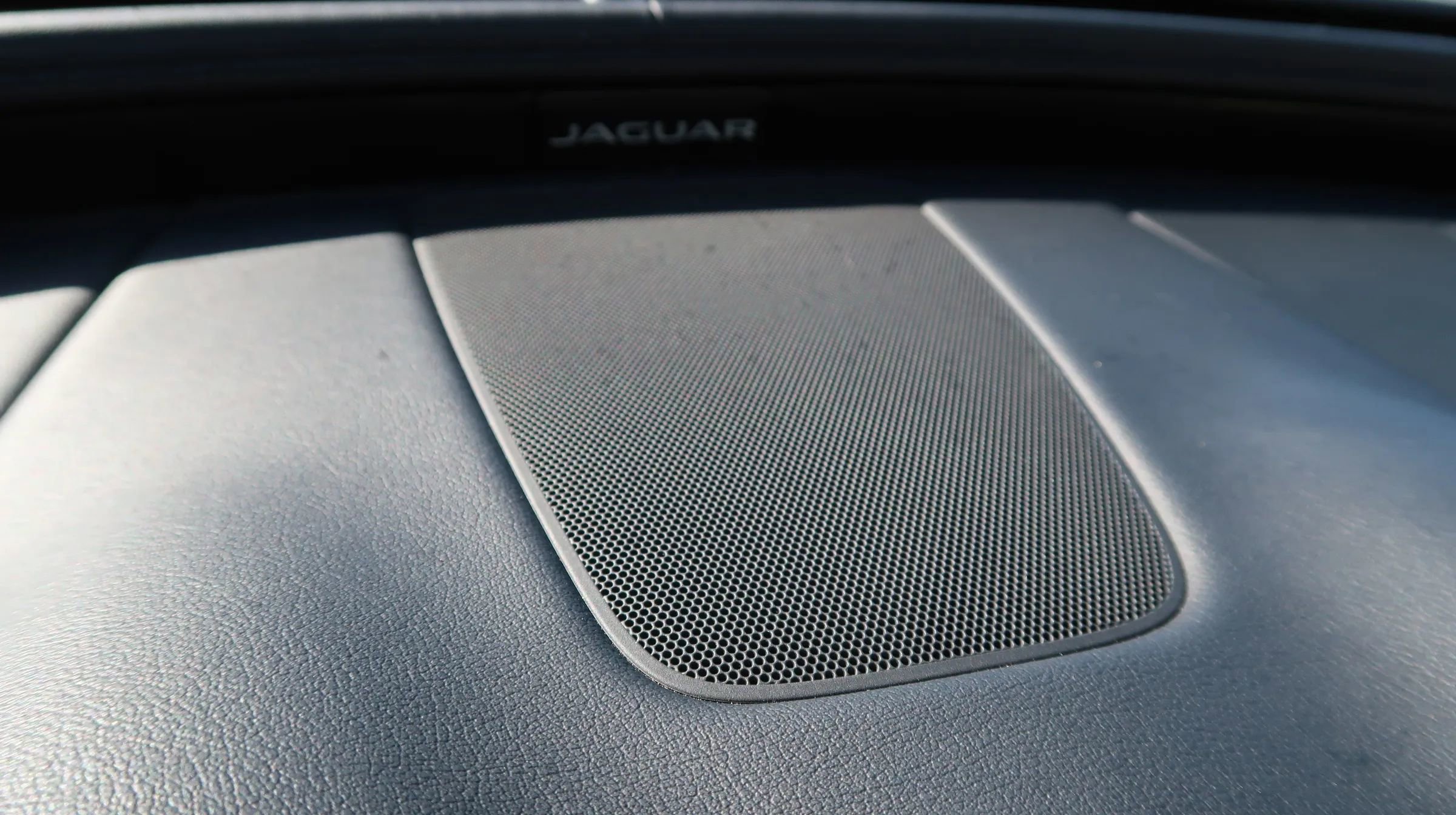 Used 2019 Jaguar XJ R-Sport image 33