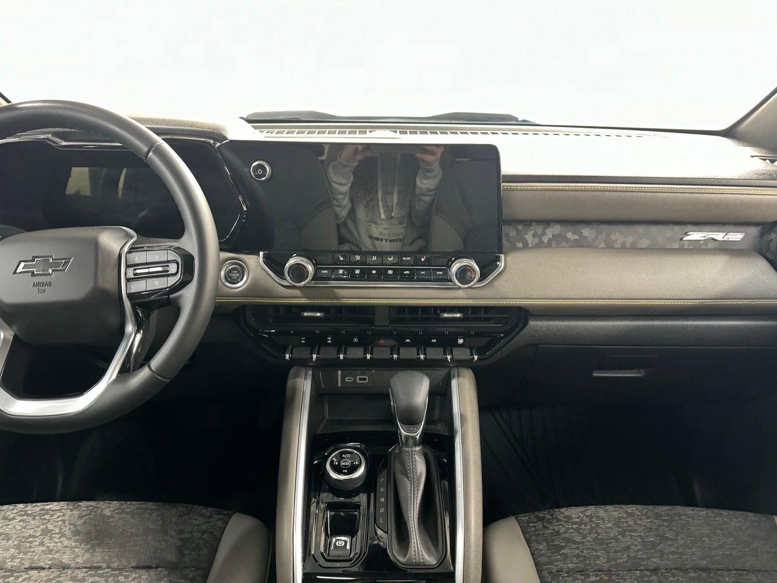 Used 2024 Chevrolet Colorado ZR2 w/ Technology Package image 18