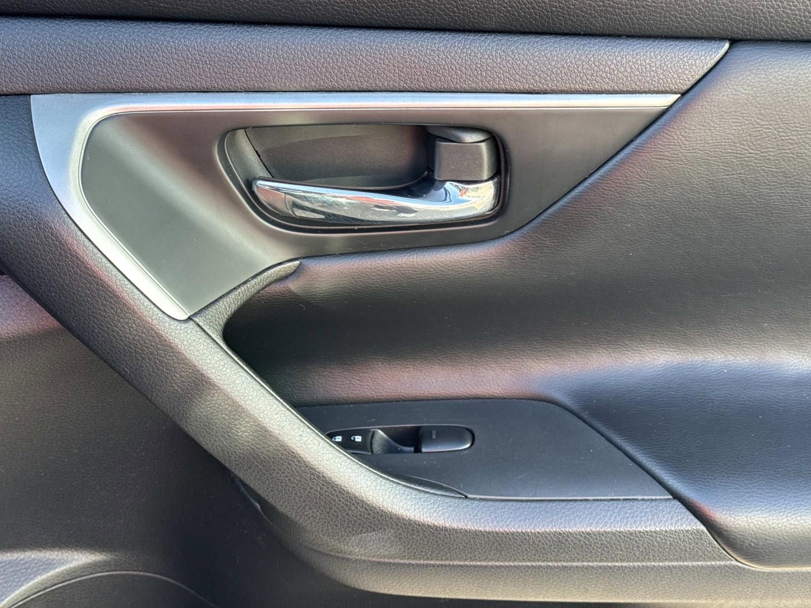 Used 2018 Nissan Altima 2.5 SV image 15