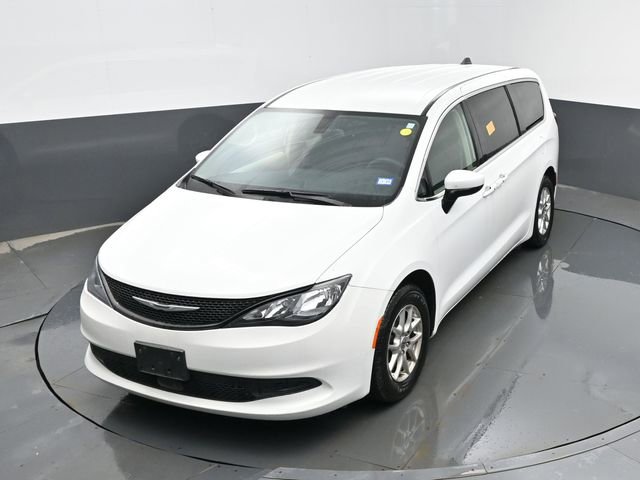 Used 2022 Chrysler Voyager LX image 23