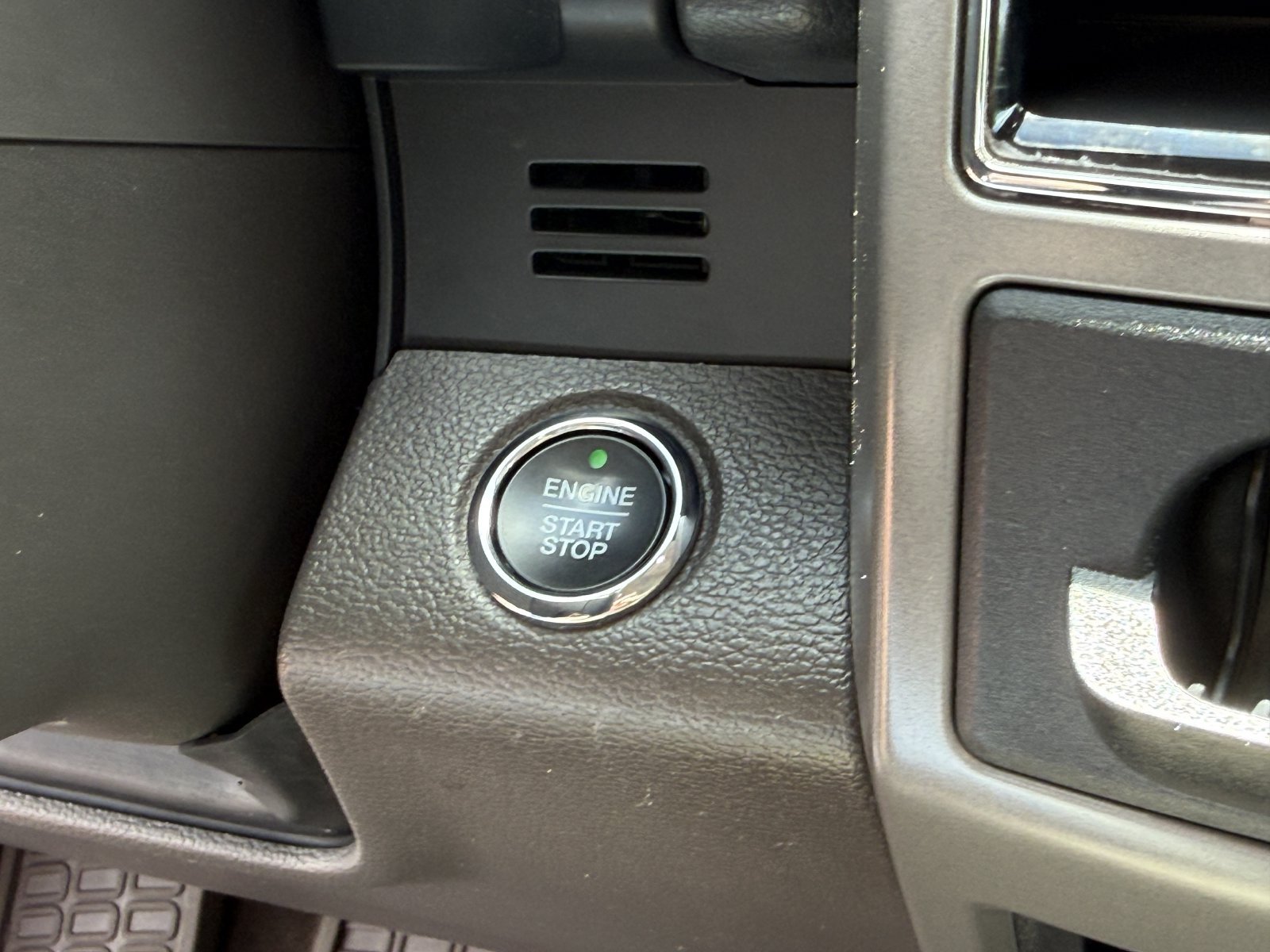Used 2020 Ford Expedition XLT RWD image 38